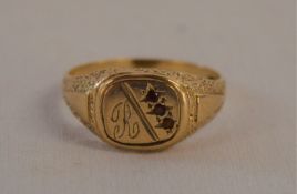 9ct gold gents signet ring with R monogram & inset with 3 stones possibly rubies size X/Y 3.3g