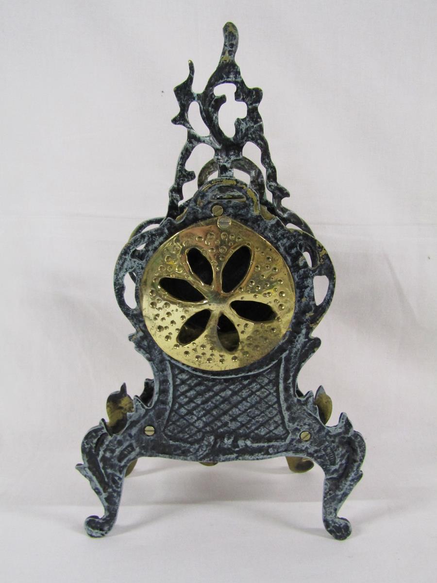 Ornate brass and green mantel clock - battery operated - approx. 34cm tall - Image 3 of 4