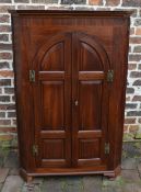 Large Georgian mahogany corner cupboard with arched panelled double doors, H137cm x W90cm x D54cm