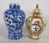 Blue and white Chinese vase with possible Kangxi mark approx. 14cm (af) and small hexagonal