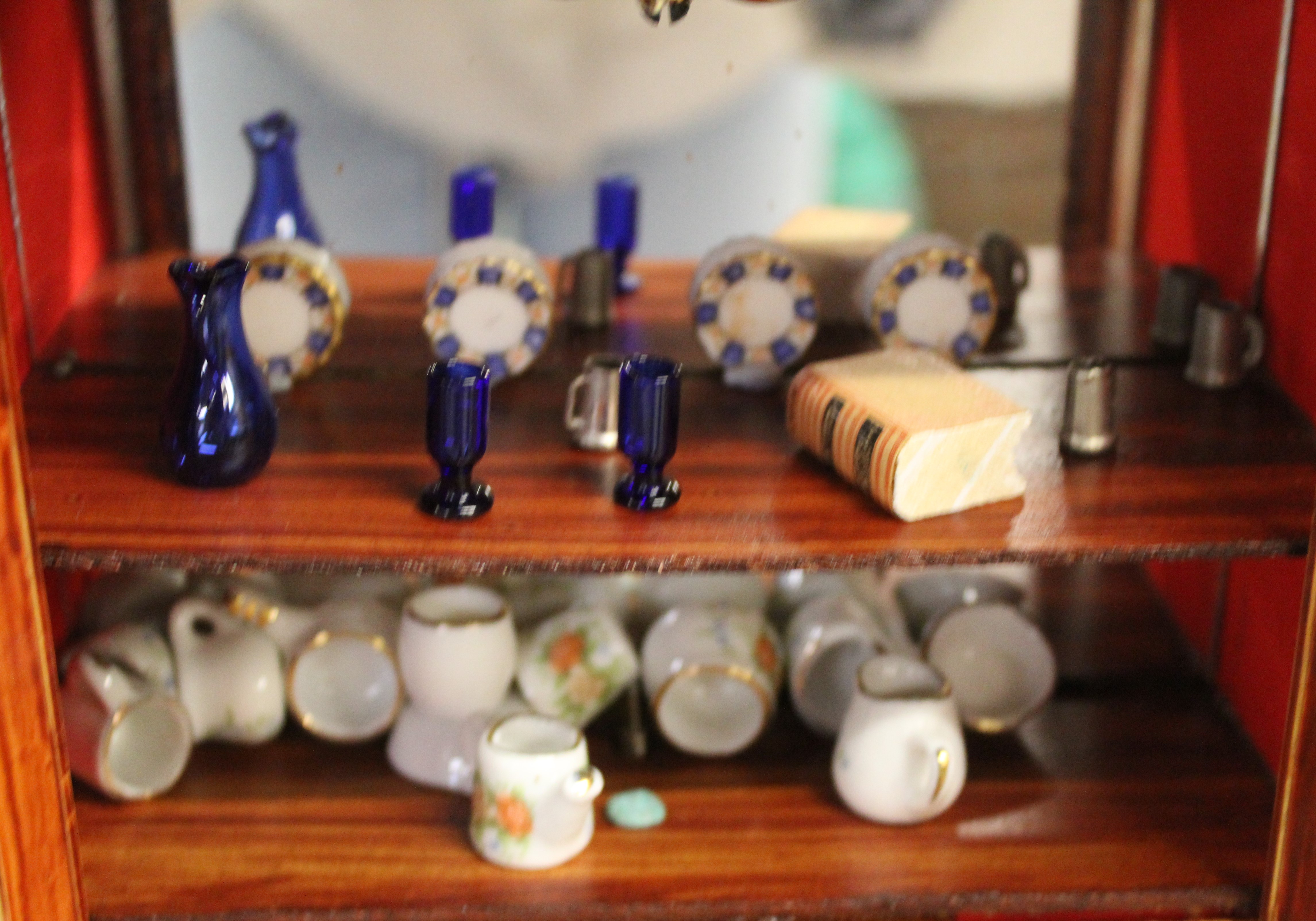 Miniature display cabinet with contents, Chad Valley child's tea cups and tray (some missing - Image 6 of 6