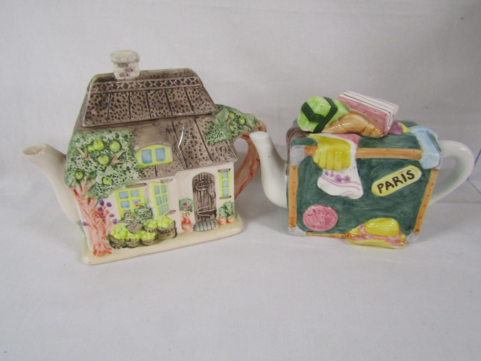 11 teapots includes Wade florist, Rington's, Leonardo carousel and knight at castle, Sadler Romeo - Image 5 of 7