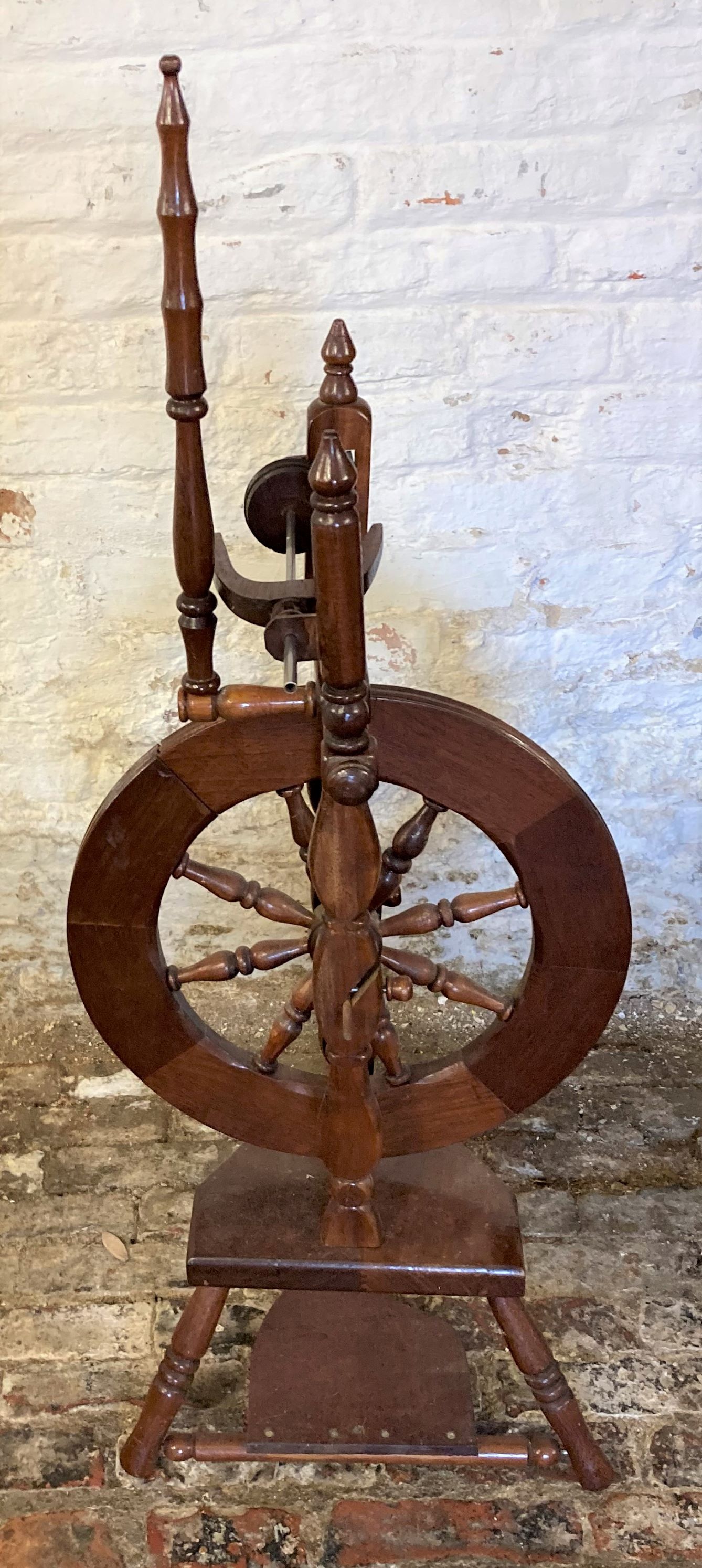 Treadle spinning wheel - Image 2 of 2