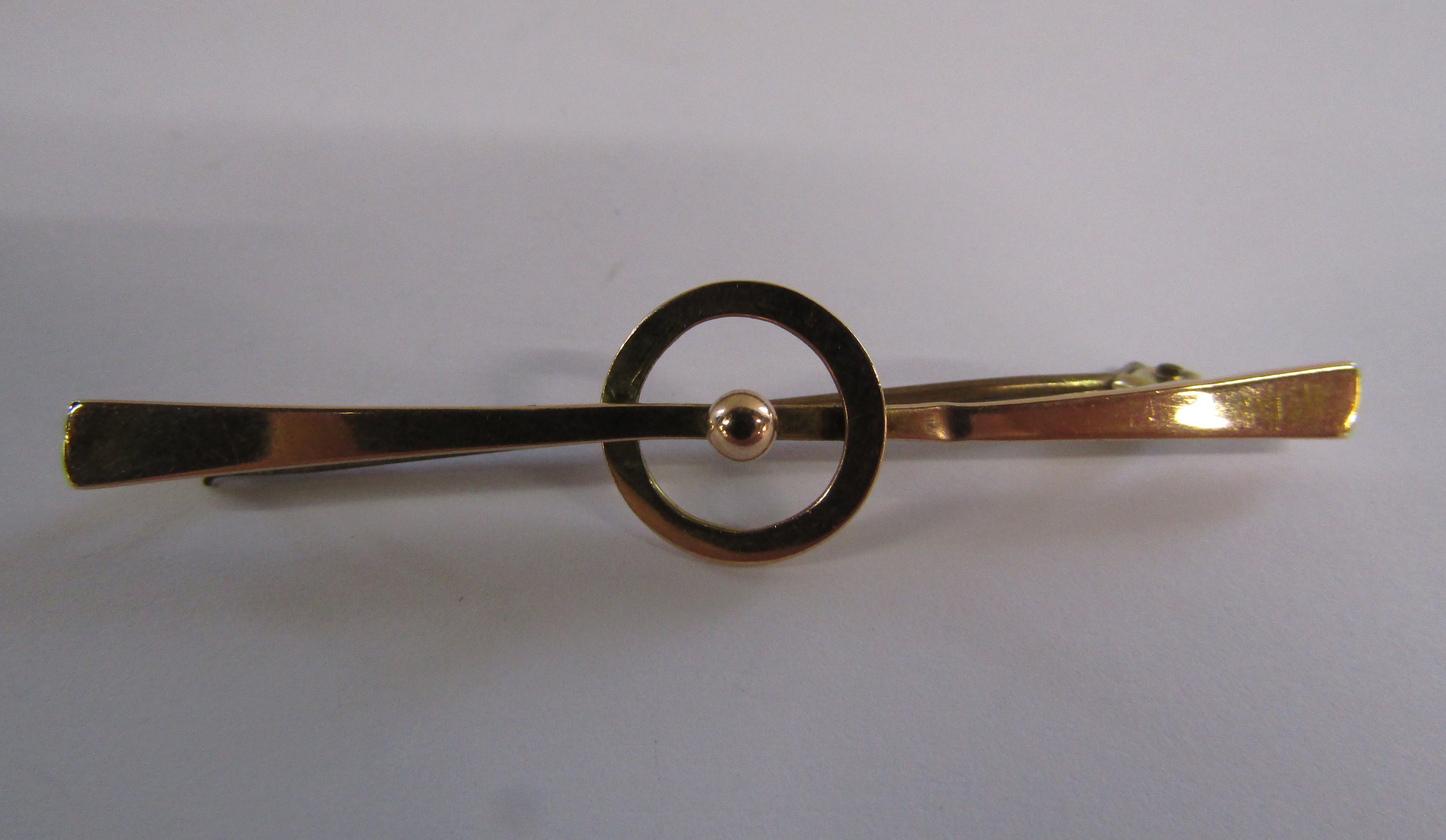 9ct gold bar brooch with ball inside a circle and 9ct brooch with turquoise and seed pearl - total - Image 2 of 7