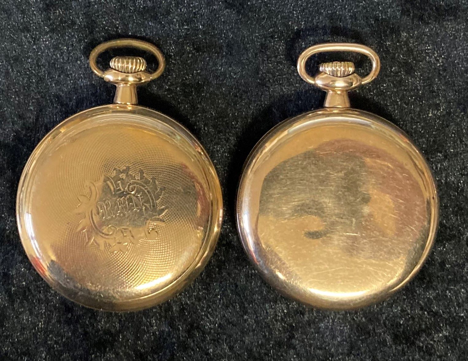 ##Amended Description## 2 gold plated screw back pocket watches Relgis Illinois crystal broken - Image 2 of 3