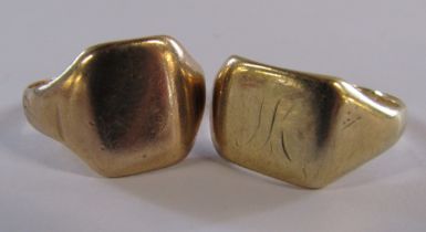 2x tested as 9ct gold signet rings - one engraved JK to front and Love Doris to rear, ring size