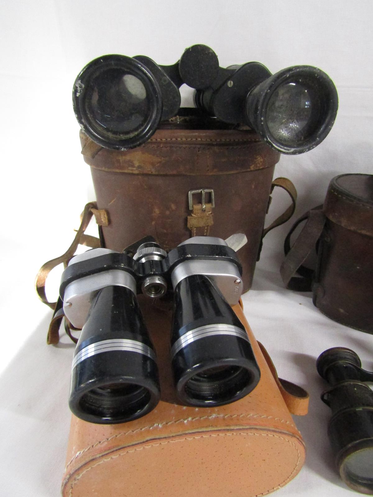 Collection of binoculars includes Oxley field 6.5, Military Regulation and an empty Bausch & Lomb - Image 2 of 11