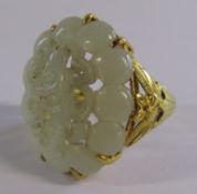 14Kt gold Chinese ring with stone head possibly jade - ring size N - total weight 7.57g
