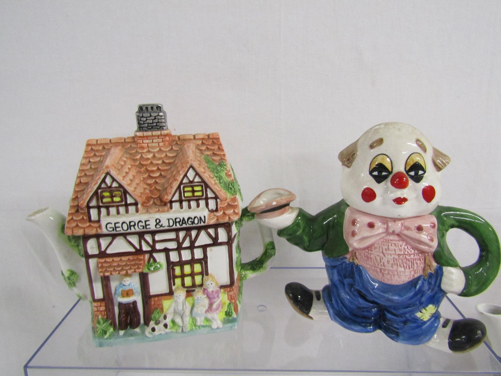 11 teapots include Christopher Wrens amazing fairground, bakers, Wade Antique shop and Primrose - Image 6 of 7