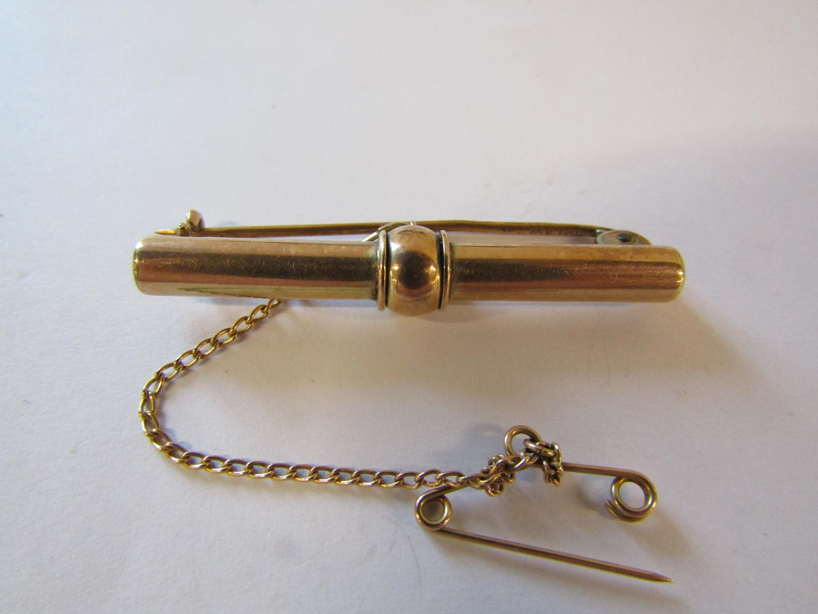 2 x 9ct gold bar / tie brooches, 9ct gold tie pin and a tested as 9ct gold tie brooch - total weight - Image 3 of 7