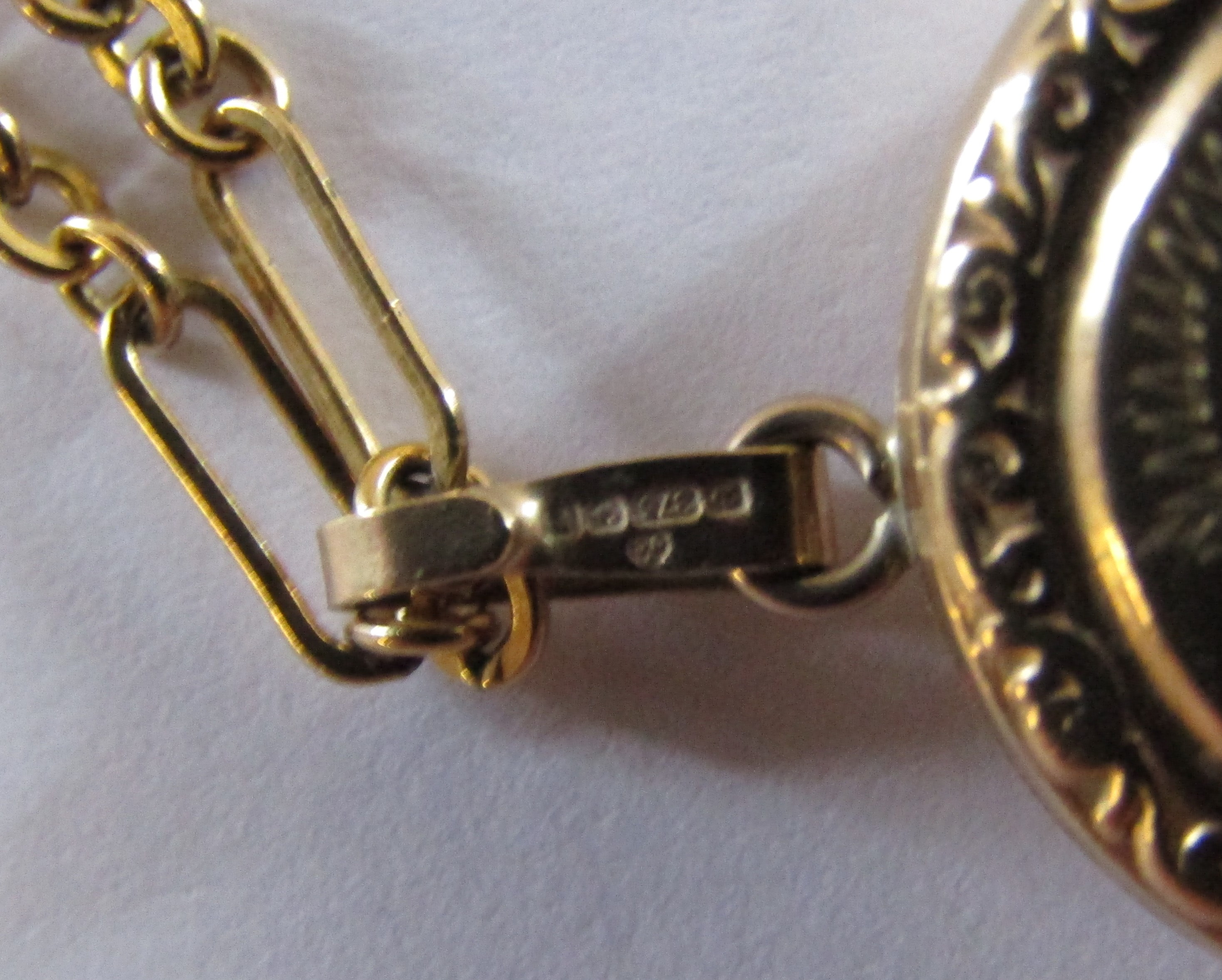 9ct gold locket with yellow metal chain, 9ct gold eternity ring with clear stones, ring size K/L, - Image 3 of 8