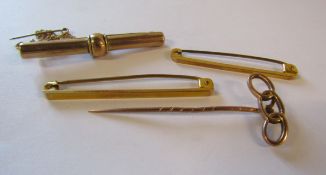 2 x 9ct gold bar / tie brooches, 9ct gold tie pin and a tested as 9ct gold tie brooch - total weight