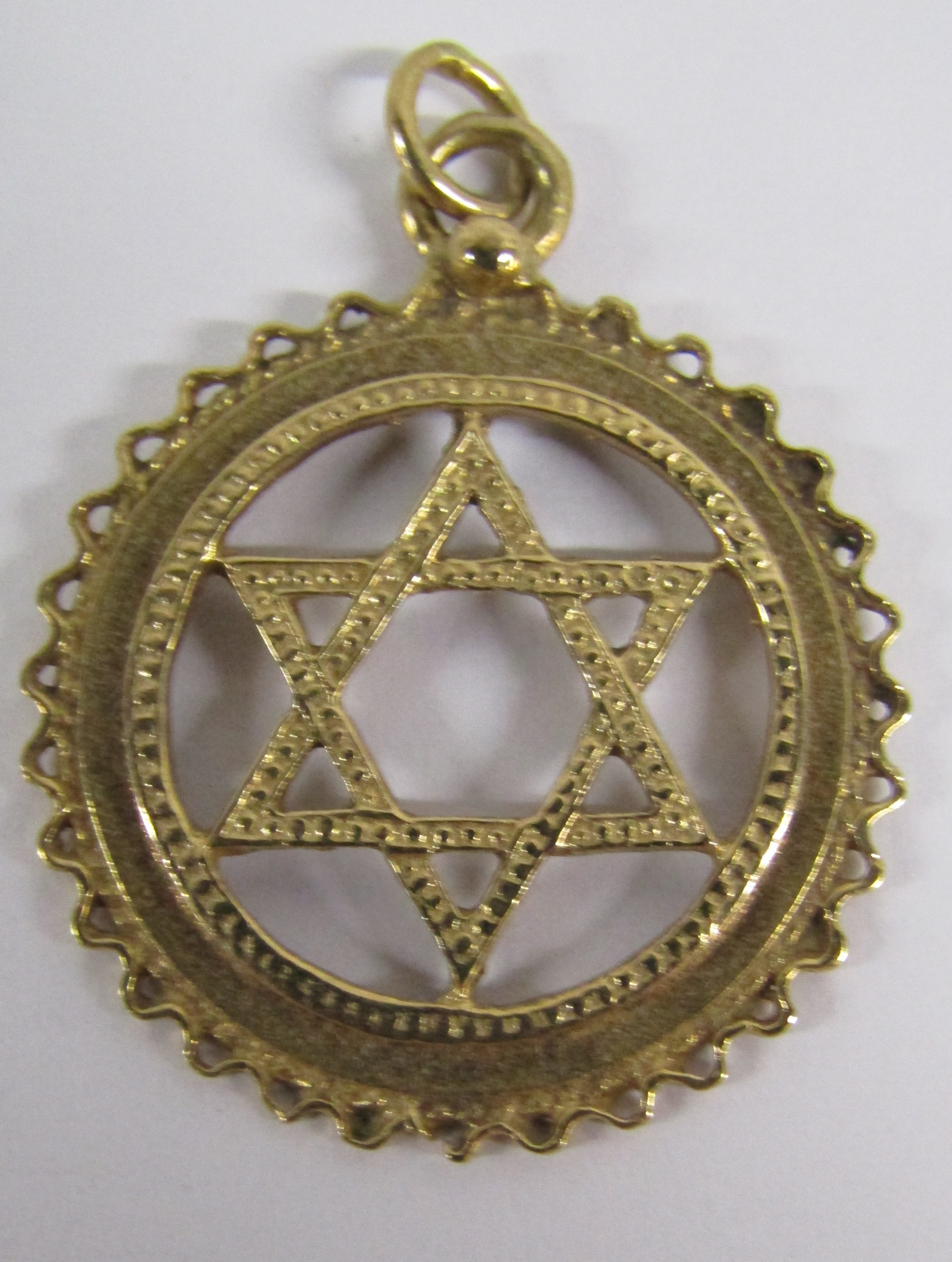 9ct gold star of David pendant, gold band and bracelet - total weight 5.03g - Image 4 of 7