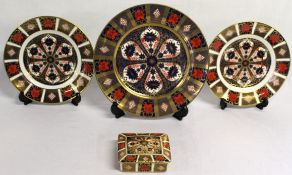 3 Royal Crown Derby Imari 1128 plates, largest 27cm, and an Imari trinket box