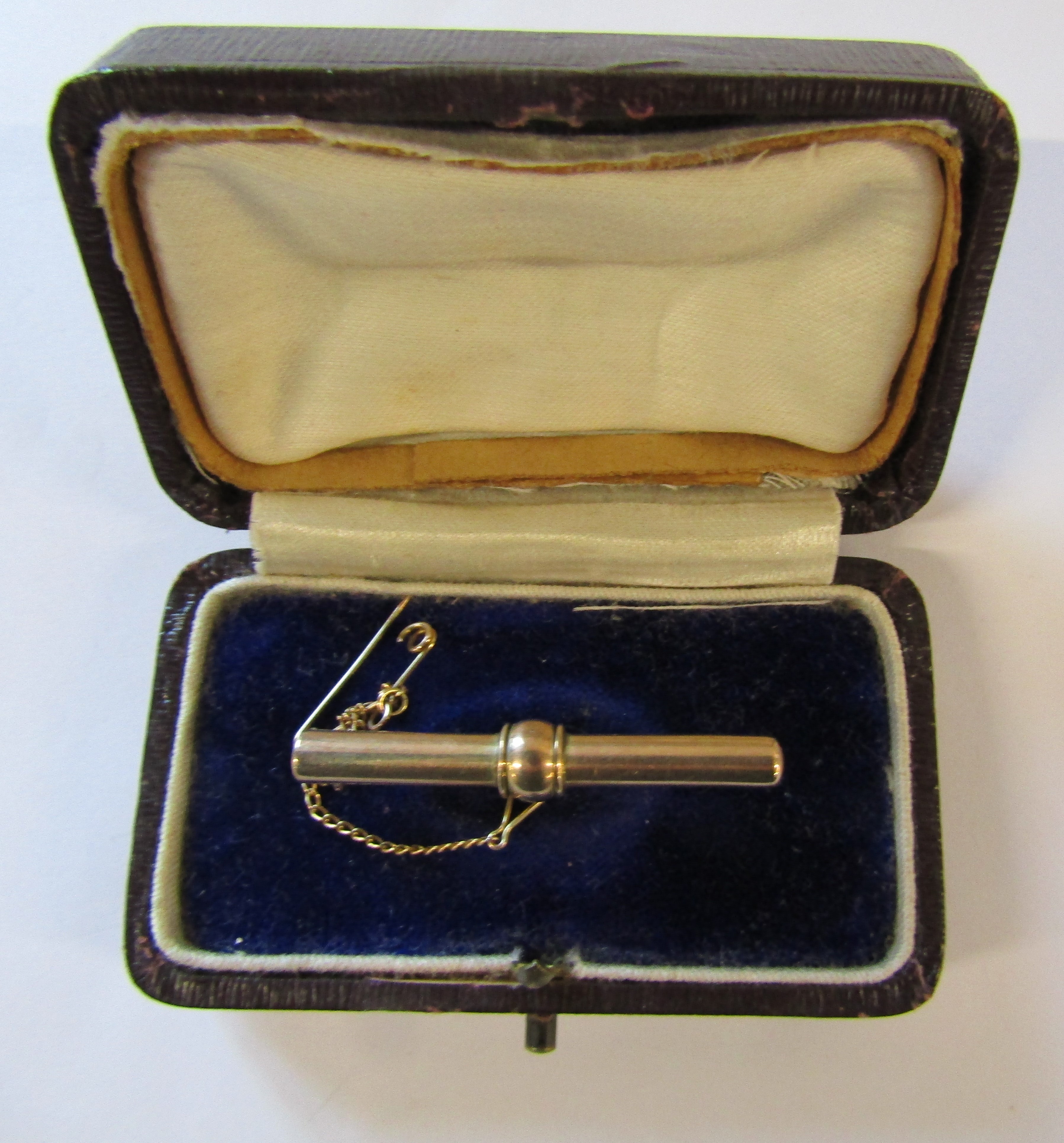 2 x 9ct gold bar / tie brooches, 9ct gold tie pin and a tested as 9ct gold tie brooch - total weight - Image 2 of 7