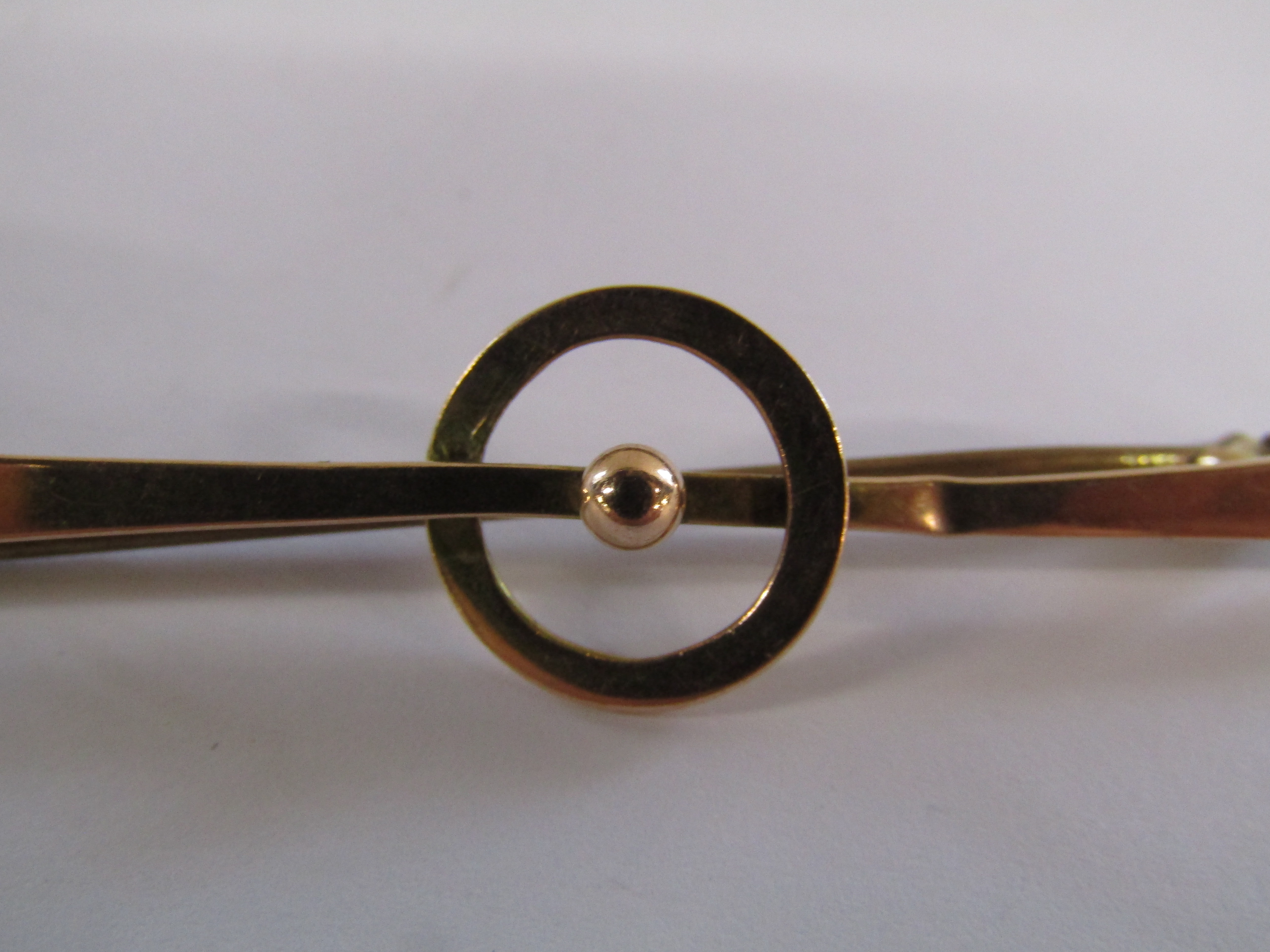 9ct gold bar brooch with ball inside a circle and 9ct brooch with turquoise and seed pearl - total - Image 3 of 7