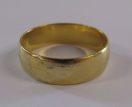18ct gold band - ring size Z - total weight 7.3g