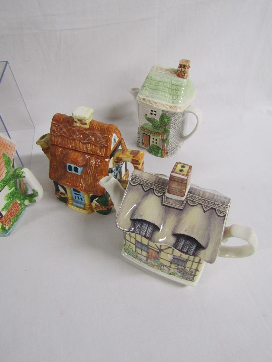 11 teapots include George and the Dragon and Red lion pub, butcher, Anne Hathaway's cottage, - Image 4 of 7