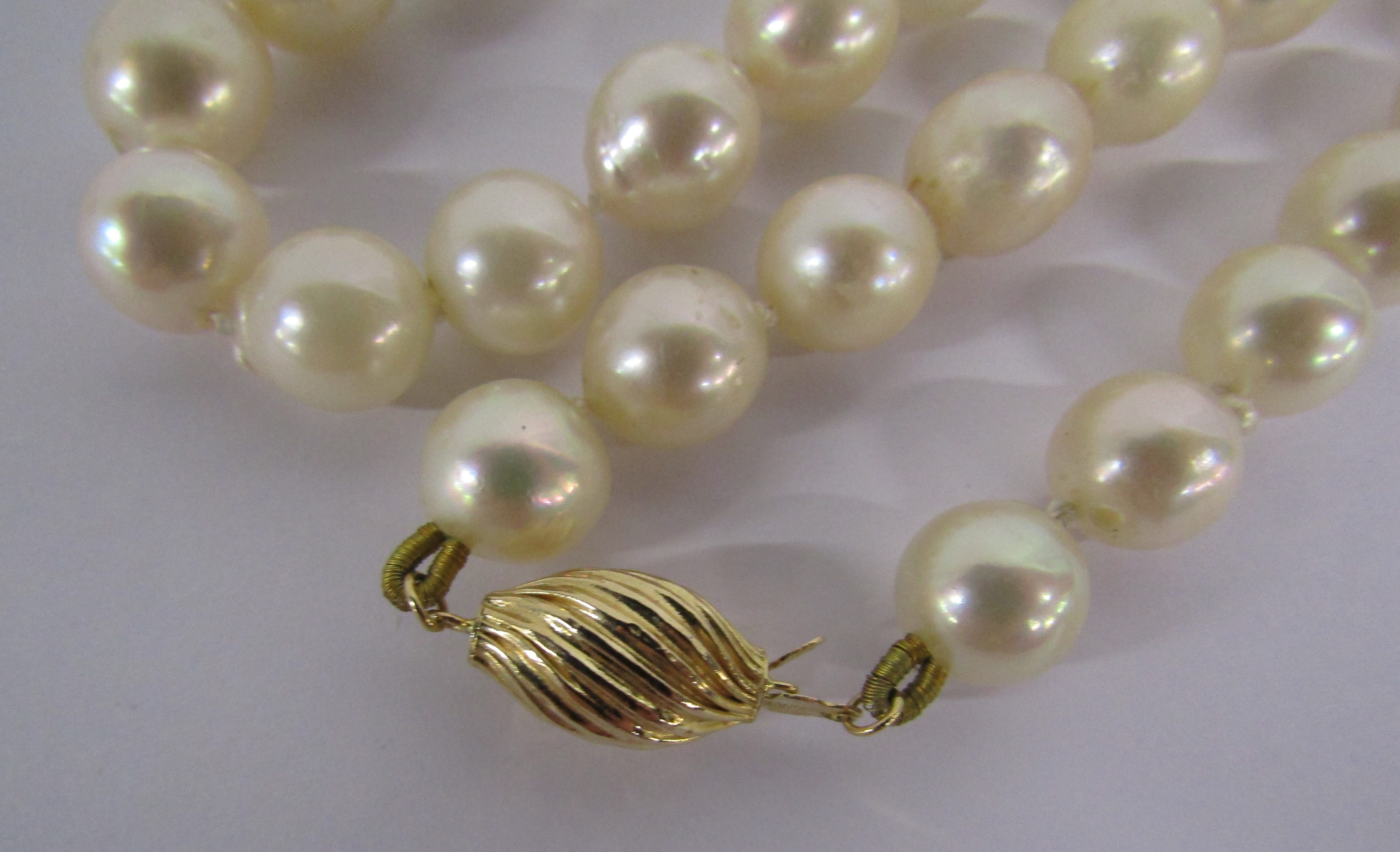 Double String of Knotted Pearls with 14ct (kt) Clasp - Image 2 of 5