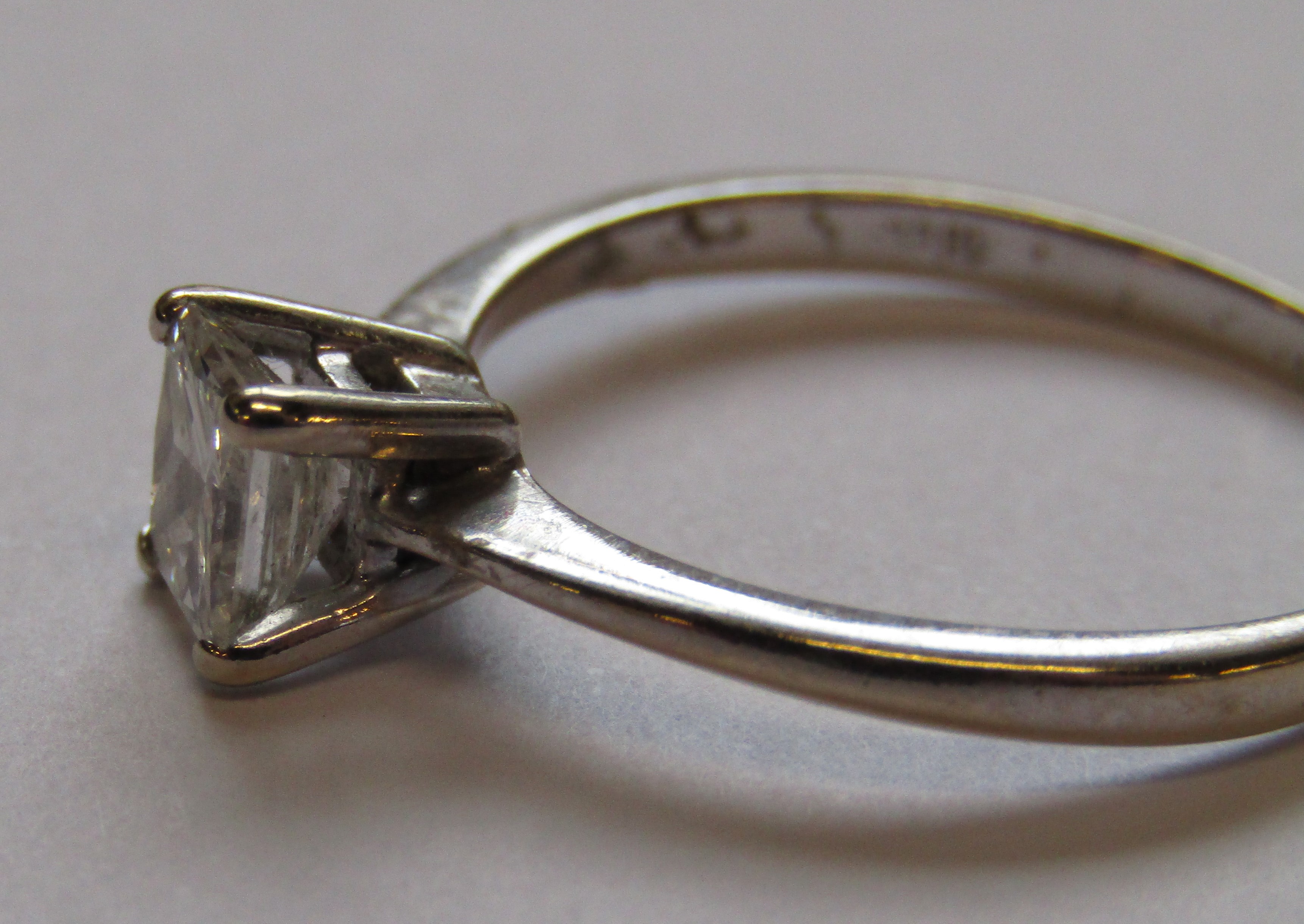 18ct White Gold Diamond Solitaire Ring 0.50ct - Image 6 of 9