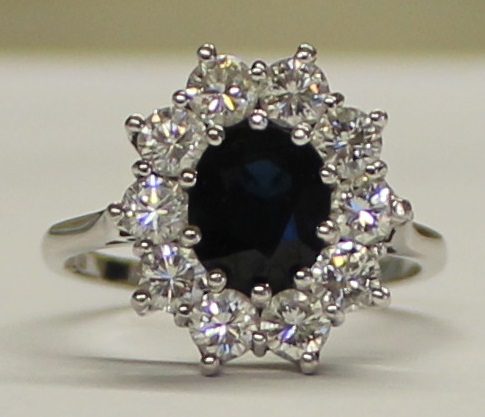 18ct White Gold Sapphire & Diamond Cluster Ring - Image 12 of 13