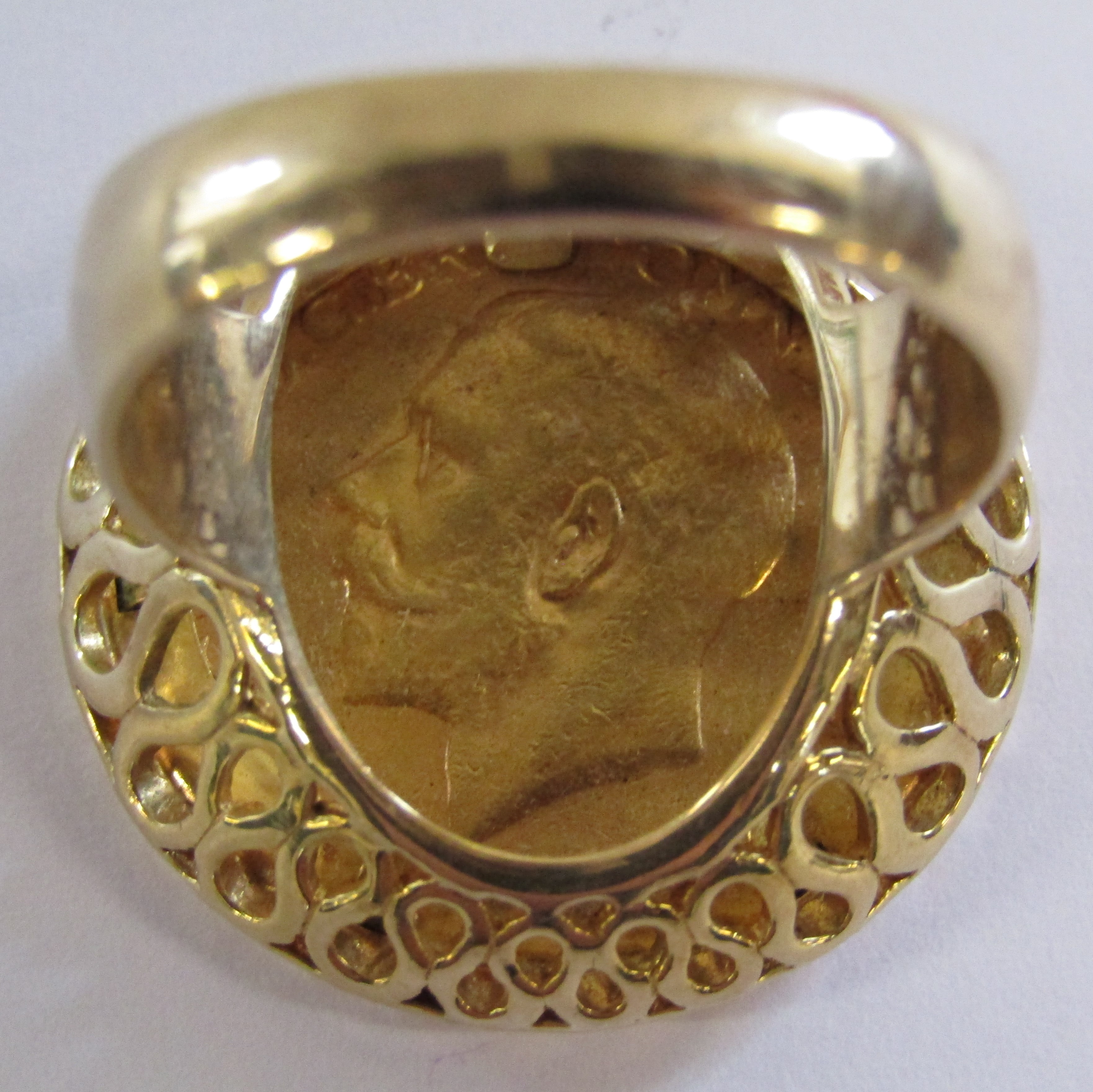 1913 Full Sovereign In 9ct Gold Ring - Image 6 of 7
