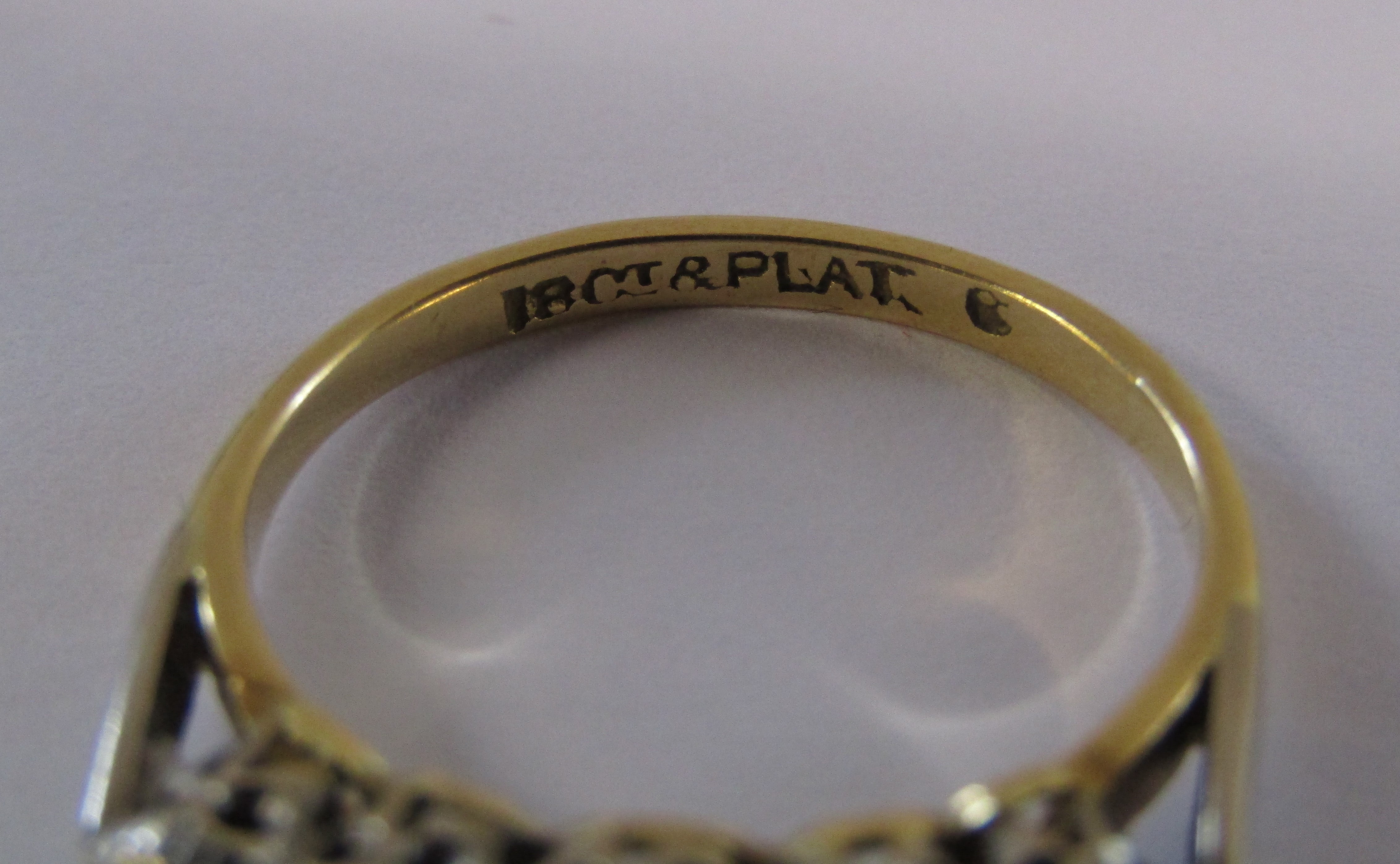 18ct Gold 5 Stone Diamond Ring - Image 6 of 6