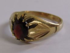 9ct Gold Gents Ruby / Garnet Ring