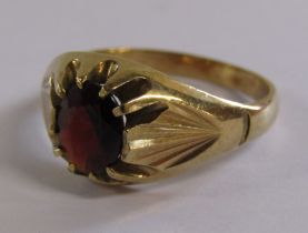 9ct Gold Gents Ruby / Garnet Ring