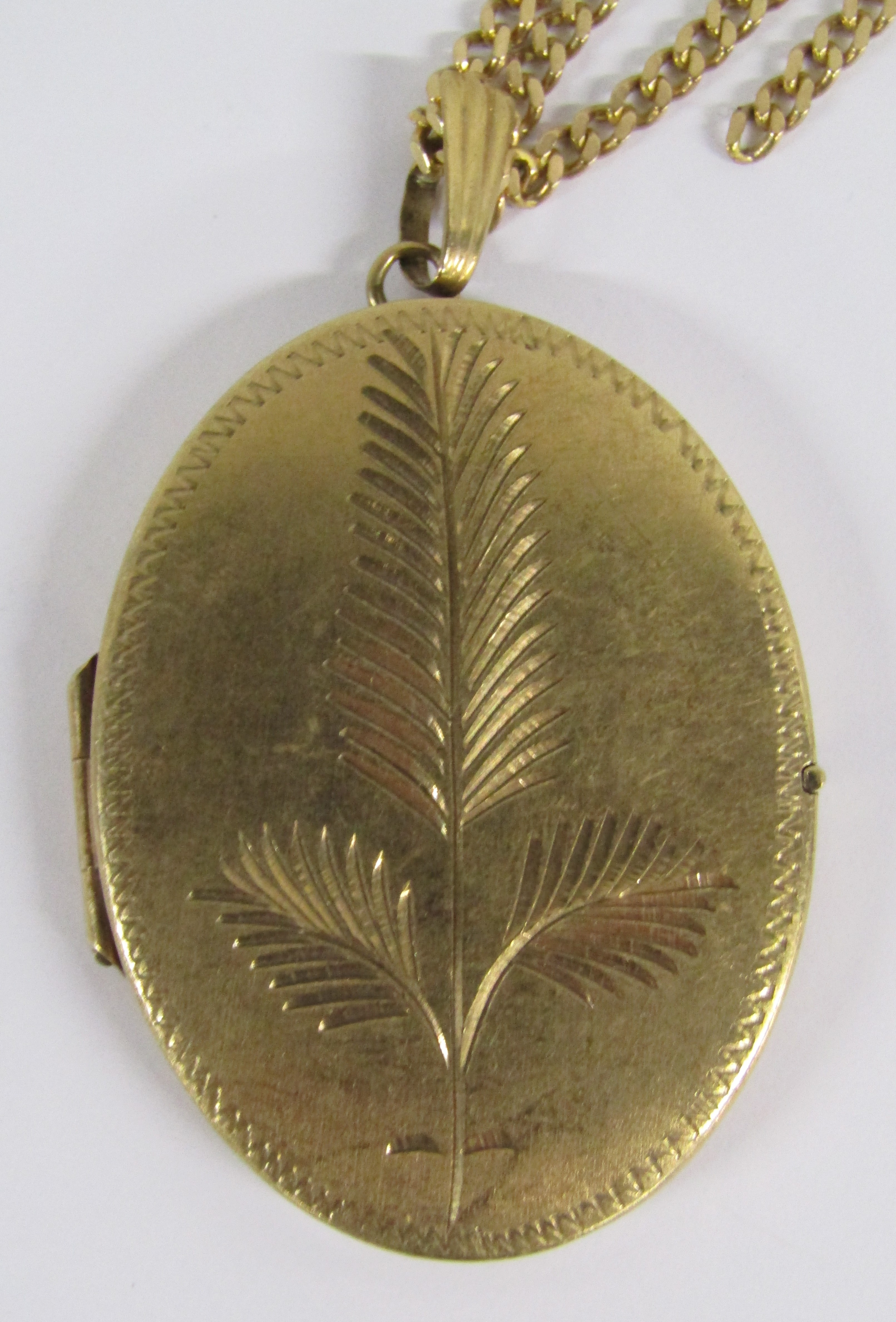 9ct Gold Locket & Chain - Image 2 of 7