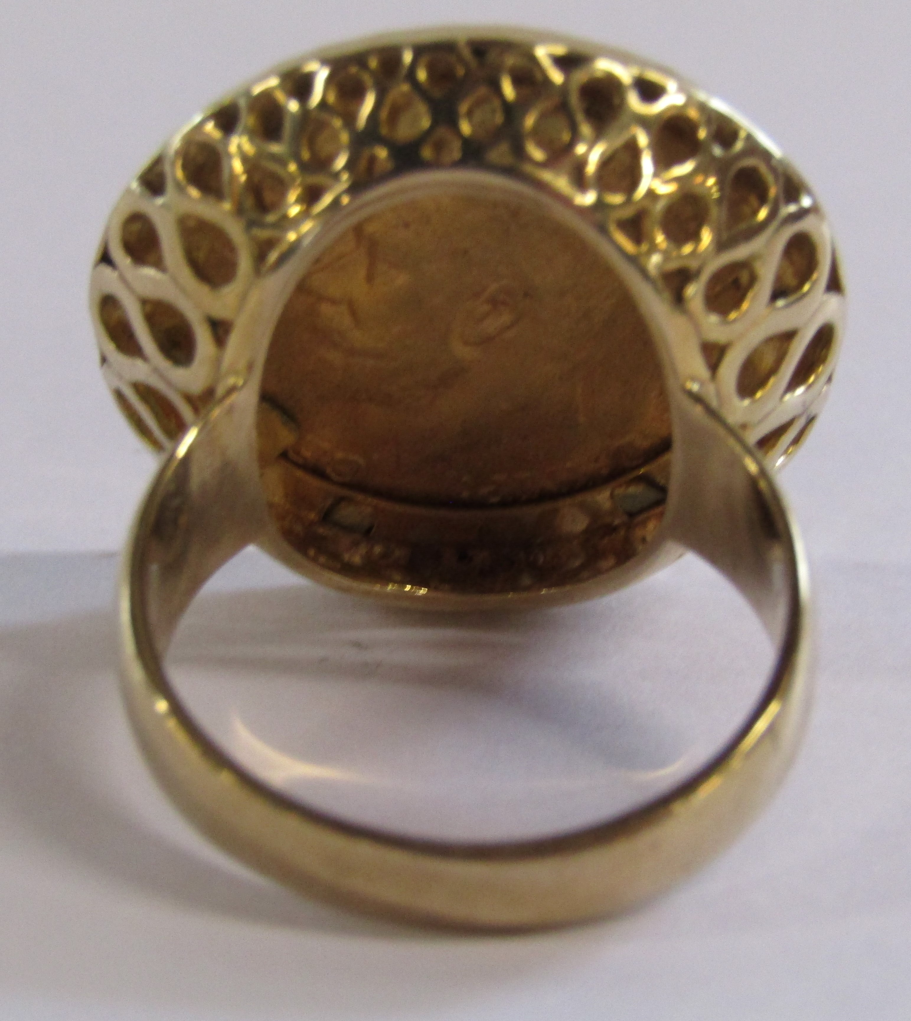 1913 Full Sovereign In 9ct Gold Ring - Image 3 of 7