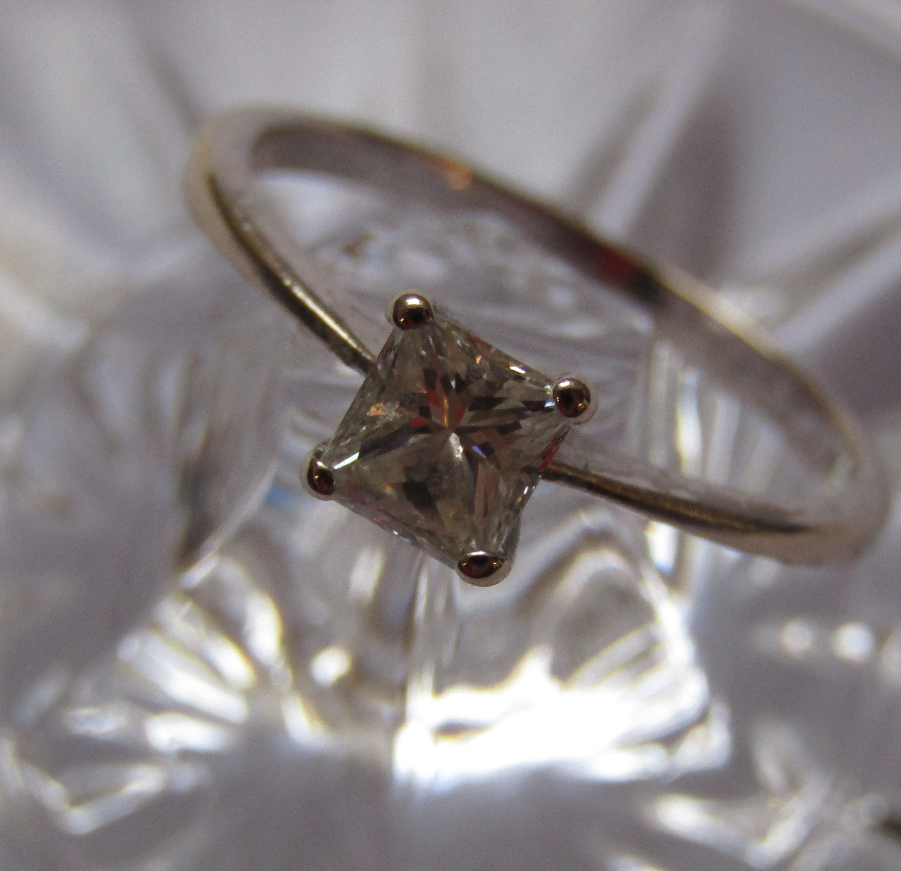18ct White Gold Diamond Solitaire Ring 0.50ct - Image 9 of 9