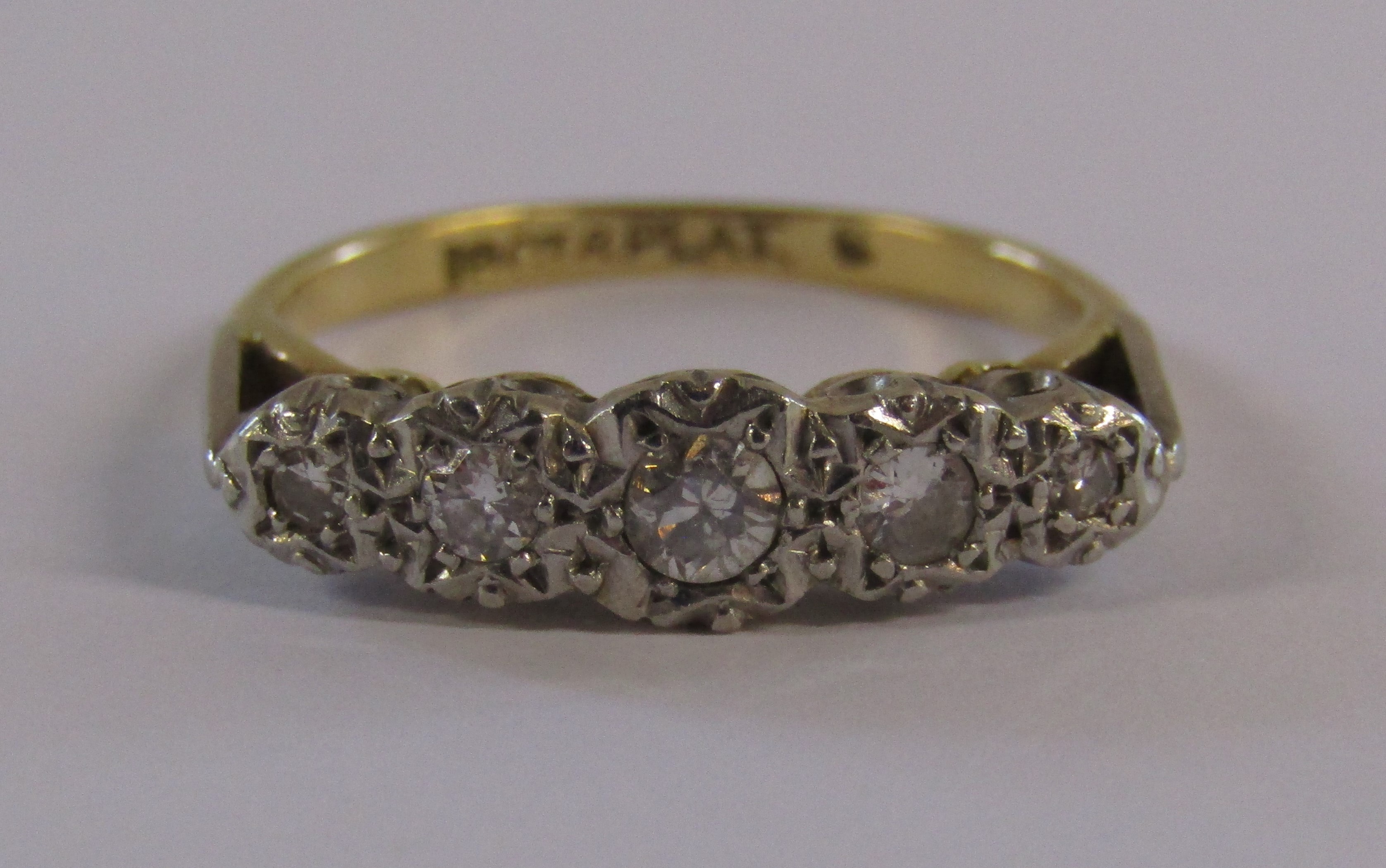 18ct Gold 5 Stone Diamond Ring - Image 5 of 6