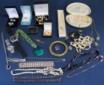 Selection of costume jewellery including silver ring & pendant