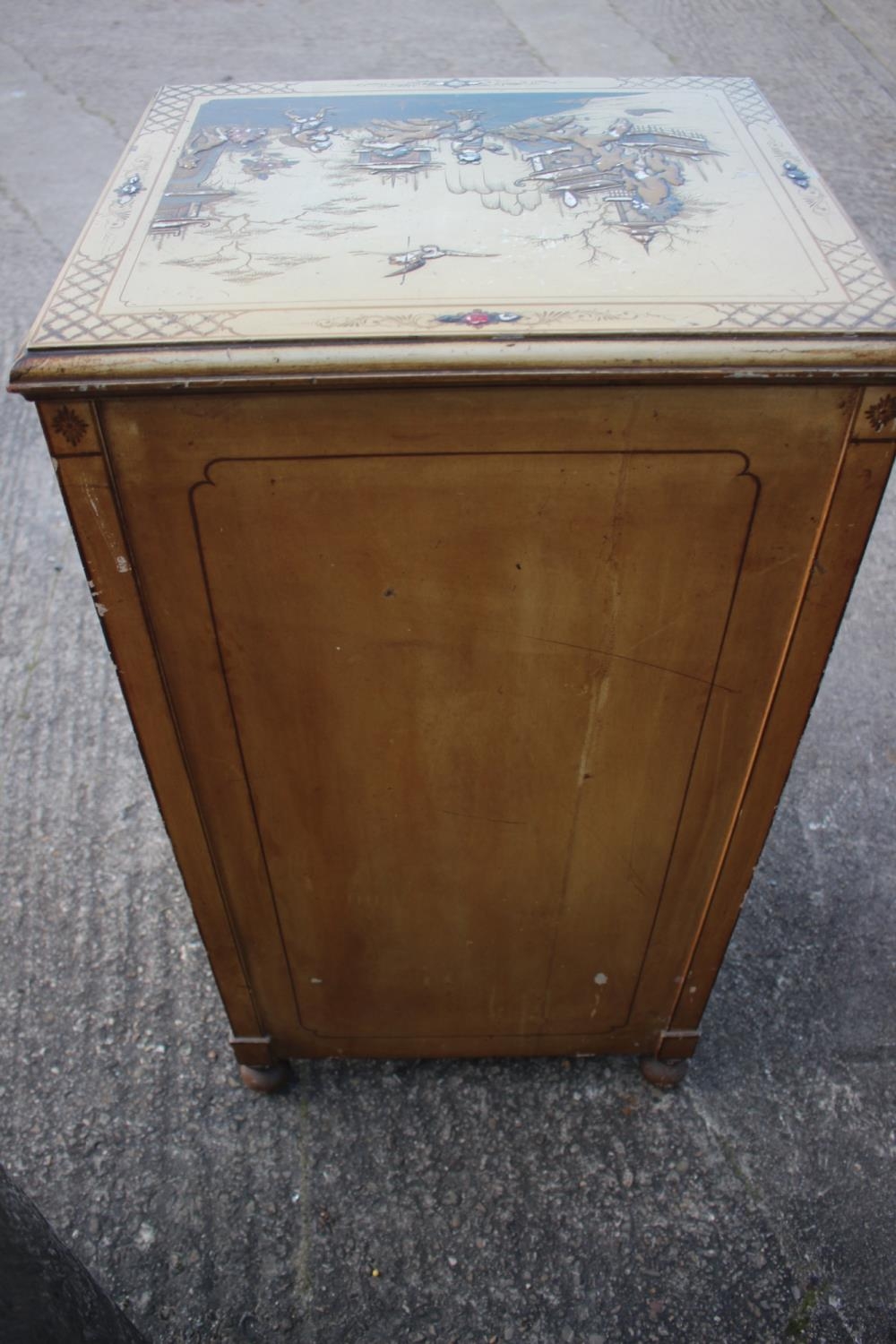 A 1930s chinoiserie white lacquered and gilt decorated record cabinet with fitted interior - Image 6 of 6
