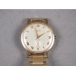 A gentleman's Avia 9ct gold cased wristwatch with bracelet