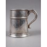 A silver tankard of Georgian design with Oxford Bull crest, 13.7oz troy approx