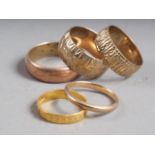 An engraved 22ct gold wedding band, 2.3g, and four 9ct gold wedding bands, various sizes, 15g