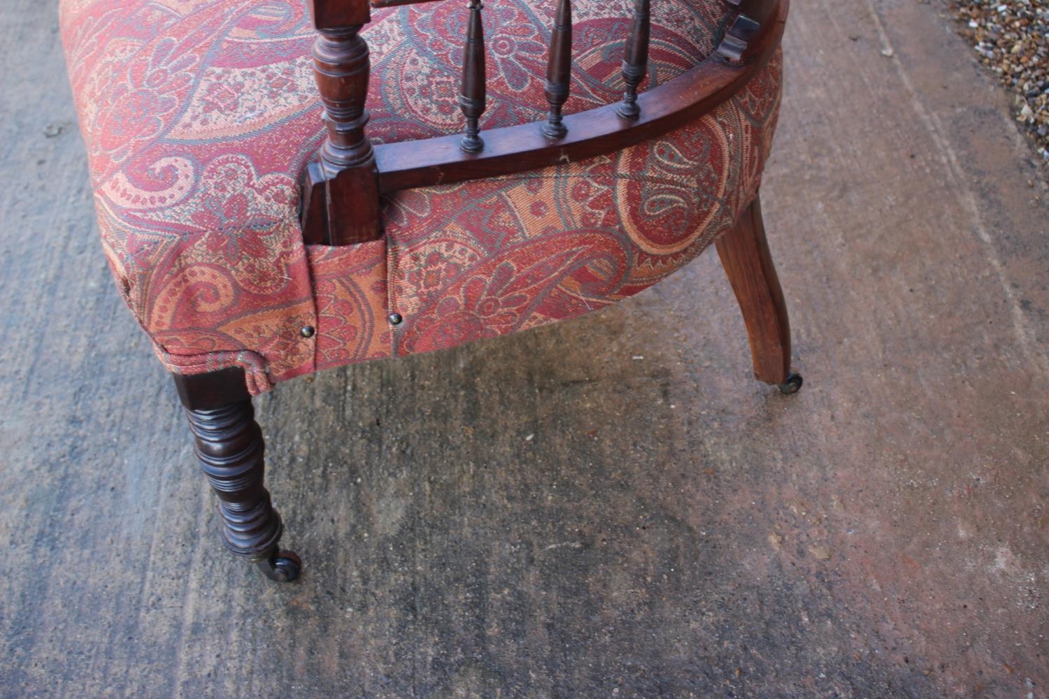 An early 20th century rosewood and line inlaid "conversation" settee with splat and spindle padded - Image 7 of 7
