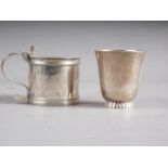 A Payne & Son silver beaker and a Payne & Son silver mustard pot (no liner), 5.4oz troy approx