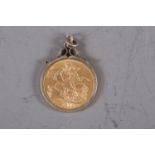 A 1911 gold sovereign, in pendant mount