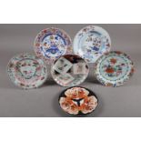 A Chinese porcelain scroll decorated plate, 9" dia, a polychrome plate and four Imari style