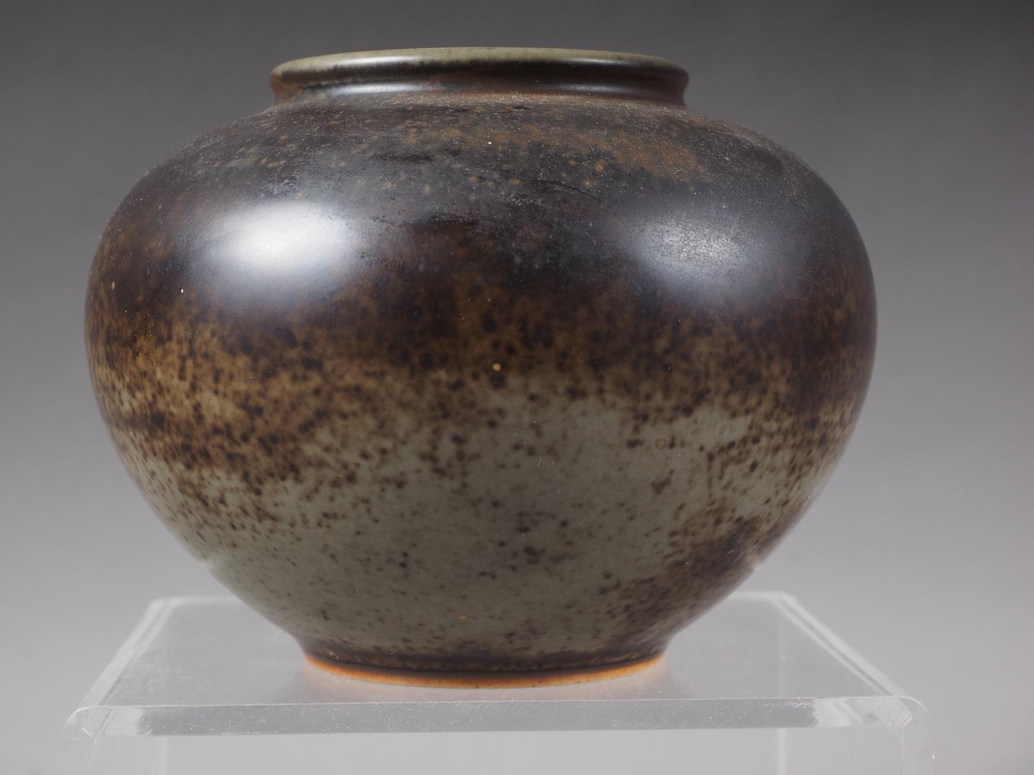 A Royal Copenhagen Hans Henrik Hansen studio pottery squat brown glazed vase, 4" high - Image 2 of 3