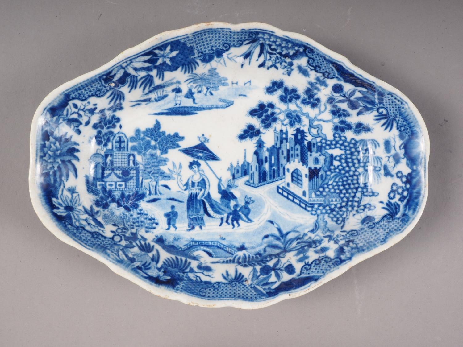 A 19th century blue and white pearlware shaped dish with chinoiserie decoration, 8" wide (chip to - Image 2 of 3