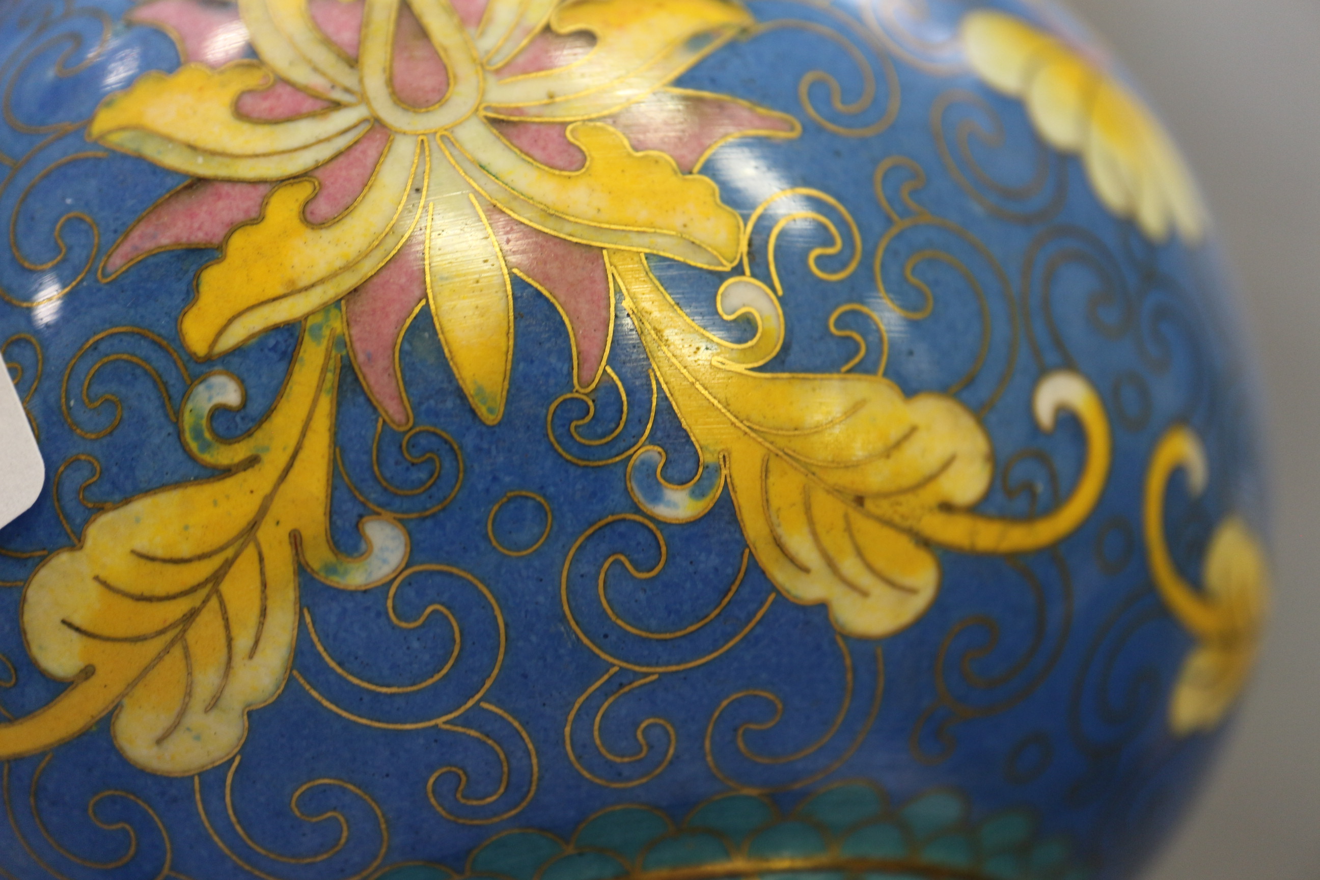 A Chinese cloisonne bulbous bottle neck vase with floral and scrolled designs on a blue ground, 8" - Image 17 of 18