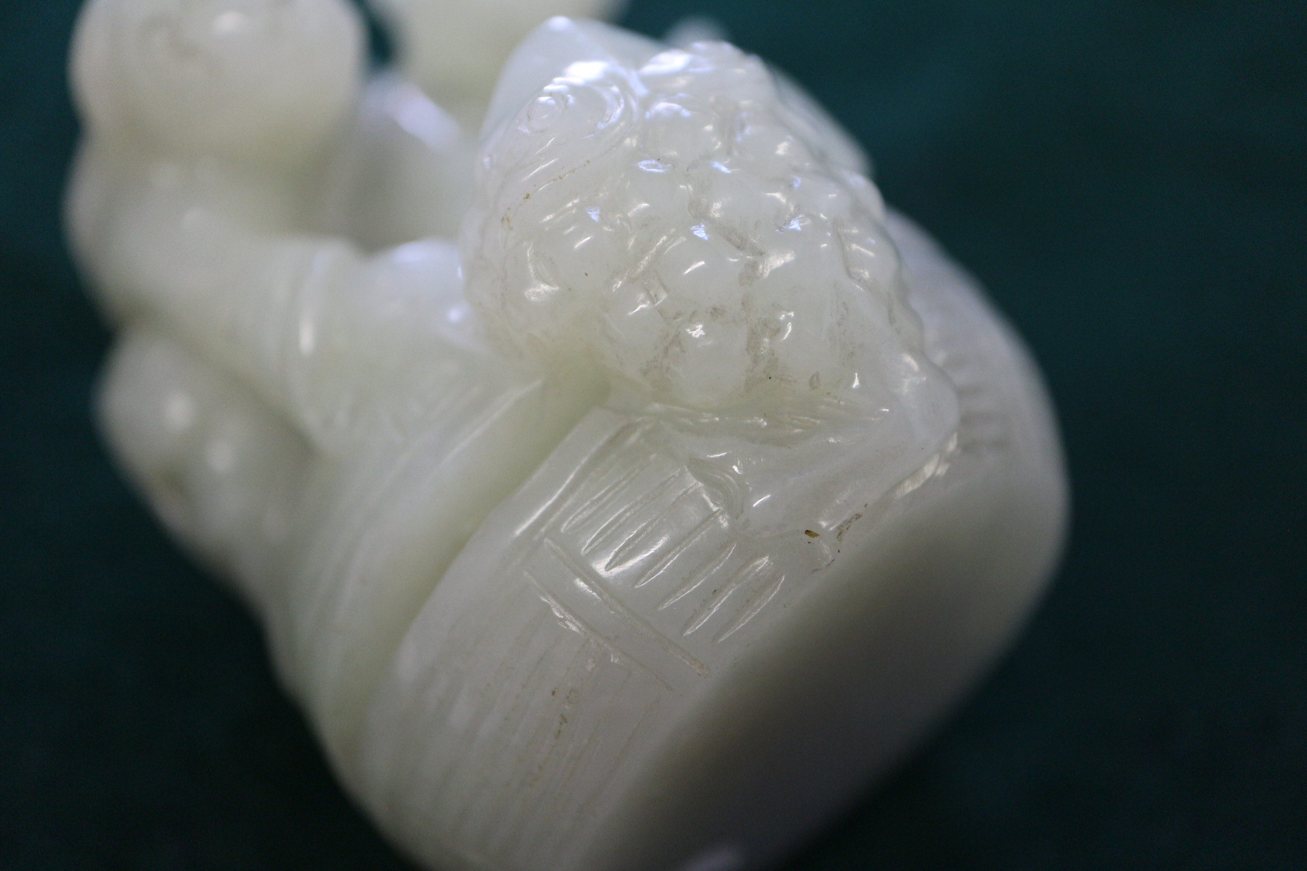 A Chinese carved pale jade figure group, 2 1/2" high, on stand, in a hardwood hinged box - Image 6 of 8
