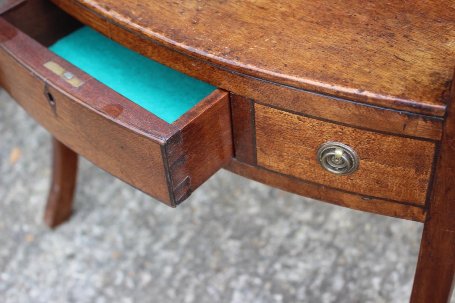 A late Georgian mahogany bowfront washstand, fitted one drawer, on splay supports, 19" wide x 20" - Image 2 of 2