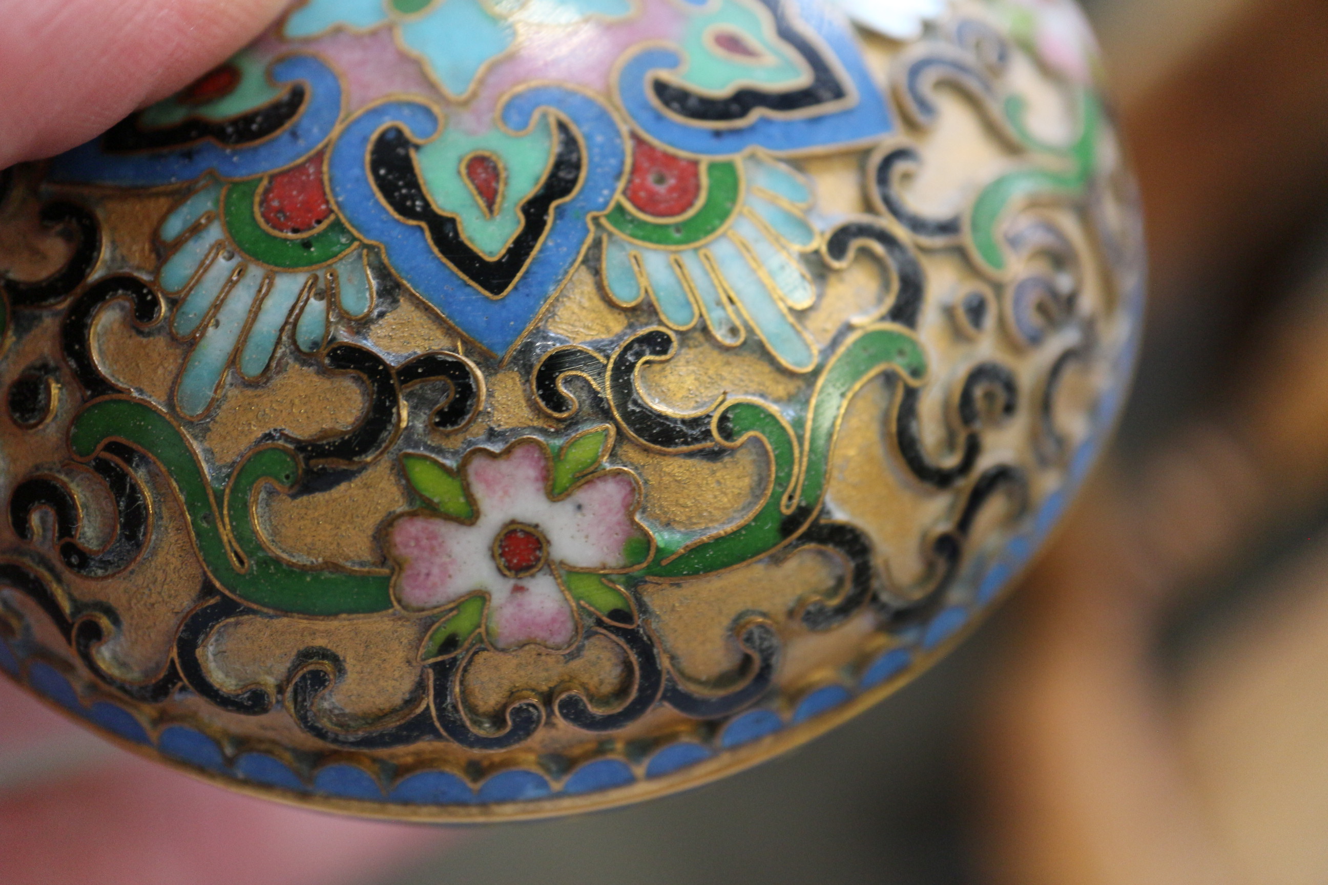 A Chinese cloisonne bulbous bottle neck vase with floral and scrolled designs on a blue ground, 8" - Image 5 of 18