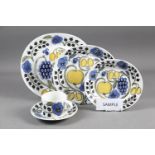 Approximately twenty pieces of Finnish Arabia "Paratiisi" pattern tableware, including four