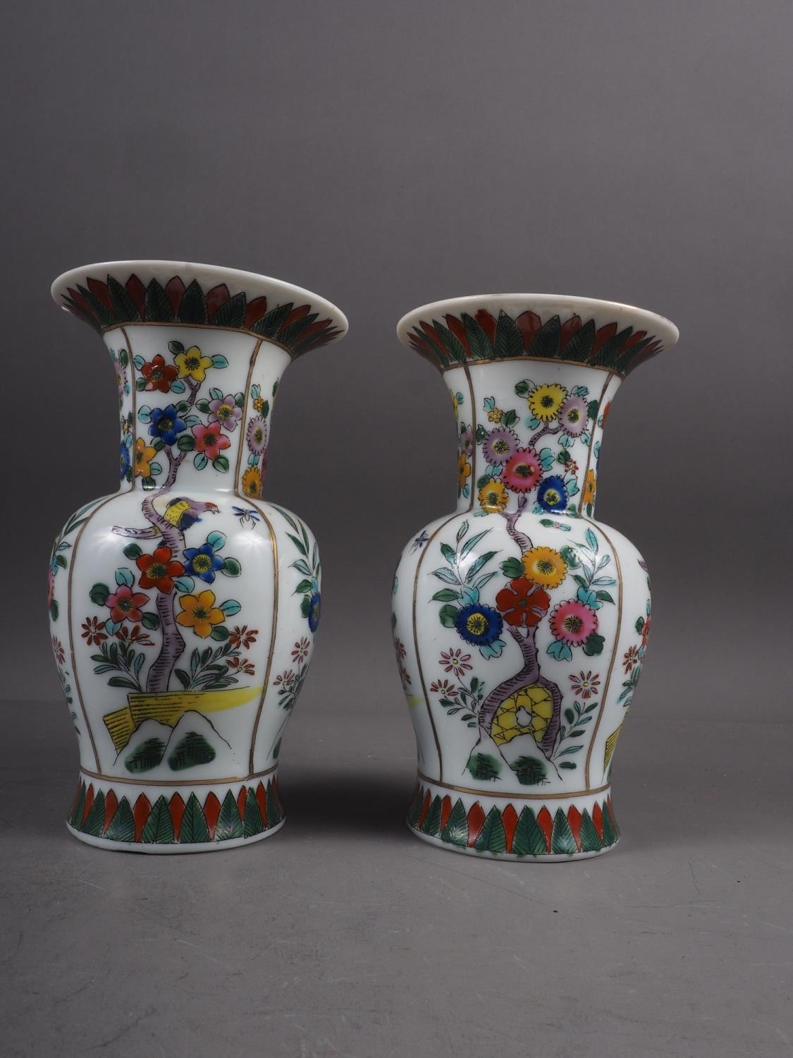 A pair of contemporary Chinese vases, a famille rose shaped edge plate and other items (damages) - Image 22 of 50